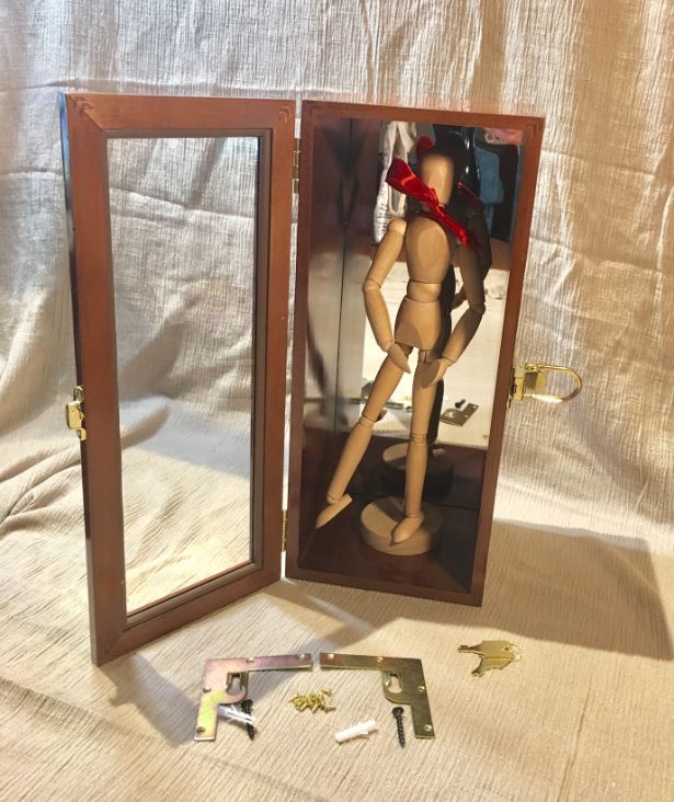     Doll Display - Wall Hanging & Tabletop Case